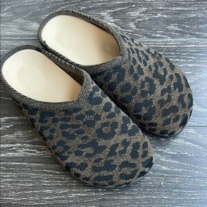 Rothy’s revelvet clog 

Lightly worn